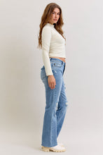Load image into Gallery viewer, Mid Rise Distressed Straight 881010