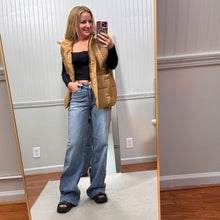 Load image into Gallery viewer, Contrast Vest - Camel