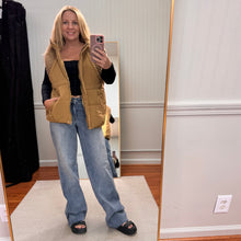 Load image into Gallery viewer, Contrast Vest - Camel
