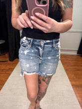 Load image into Gallery viewer, Star Print Distressed Shorts 150226
