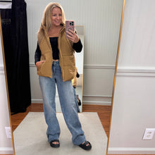 Load image into Gallery viewer, Contrast Vest - Camel