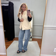 Load image into Gallery viewer, Contrast Vest - Cream