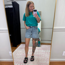 Load image into Gallery viewer, Slim Cuffed Shorts (152113)