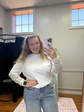 Load image into Gallery viewer, Lace Insert Sleeve Tee