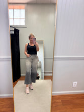 Load image into Gallery viewer, Embroider Crop 88949