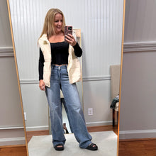 Load image into Gallery viewer, Contrast Vest - Cream