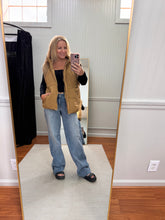Load image into Gallery viewer, Contrast Vest - Camel