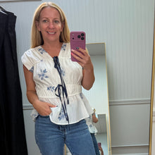 Load image into Gallery viewer, Floral Tie Front Top