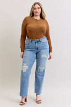Load image into Gallery viewer, Mid Rise Distressed Straight 881010
