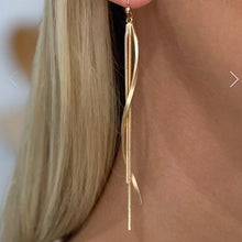 Load image into Gallery viewer, Callen Earrings