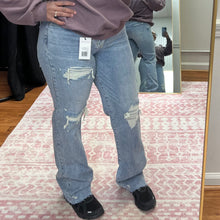 Load image into Gallery viewer, SALE Mid Rise Distressed Straight 881010