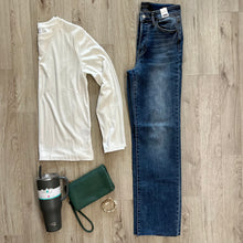 Load image into Gallery viewer, High Waist Raw Hem